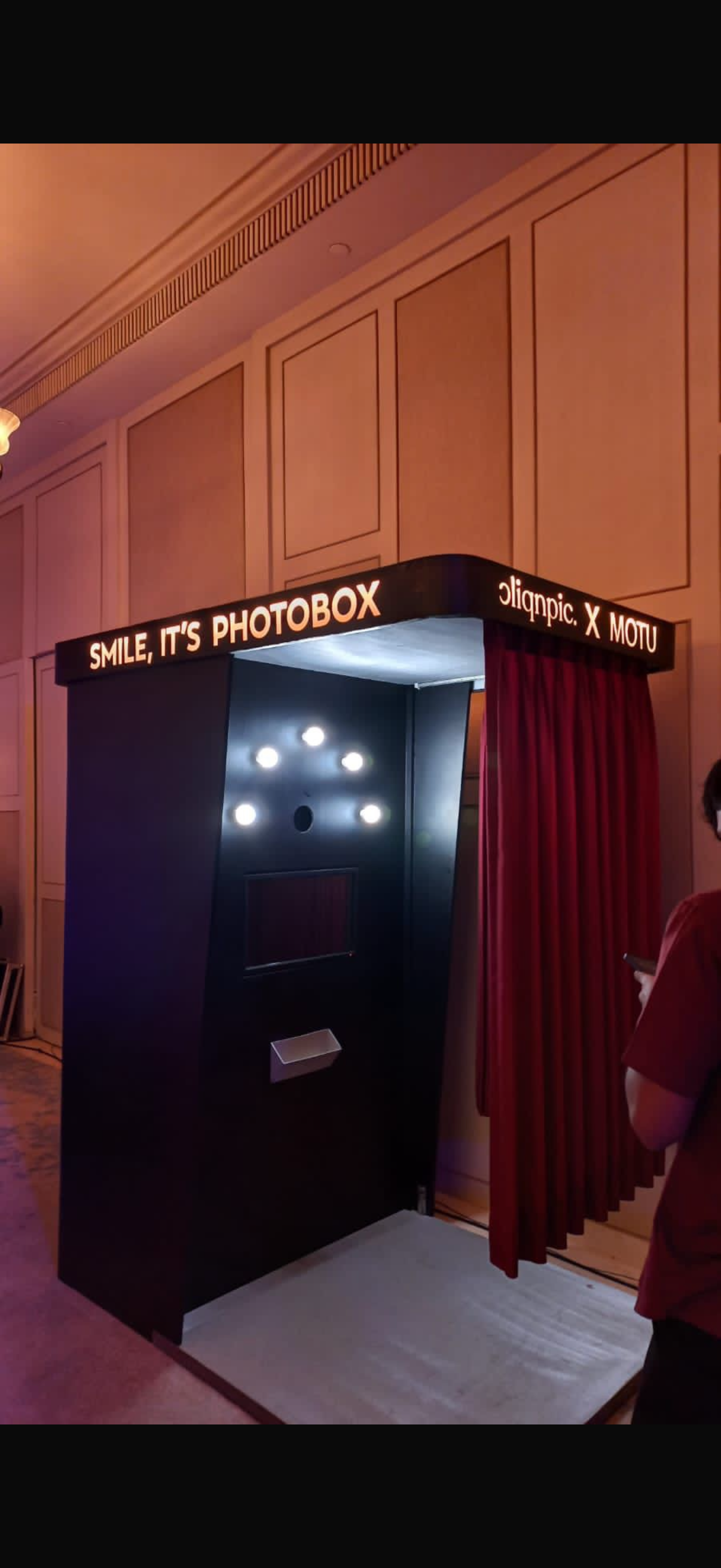 PHOTOBOX — Self-Service Private Photobooth